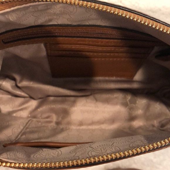 Michael Kors ♏️ Crossbody - Picture 7 of 11